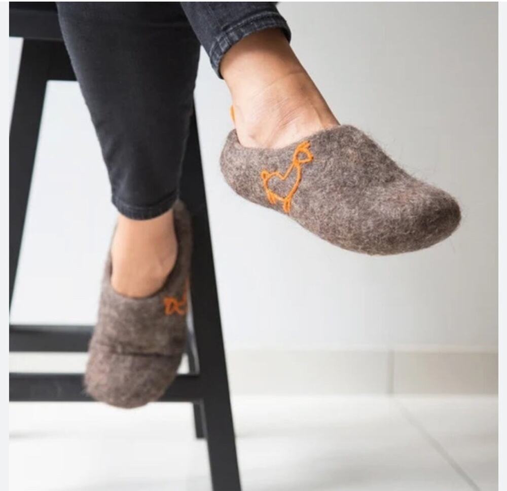 Wildllama Scandinavian felt felted wool slippers in brown size large